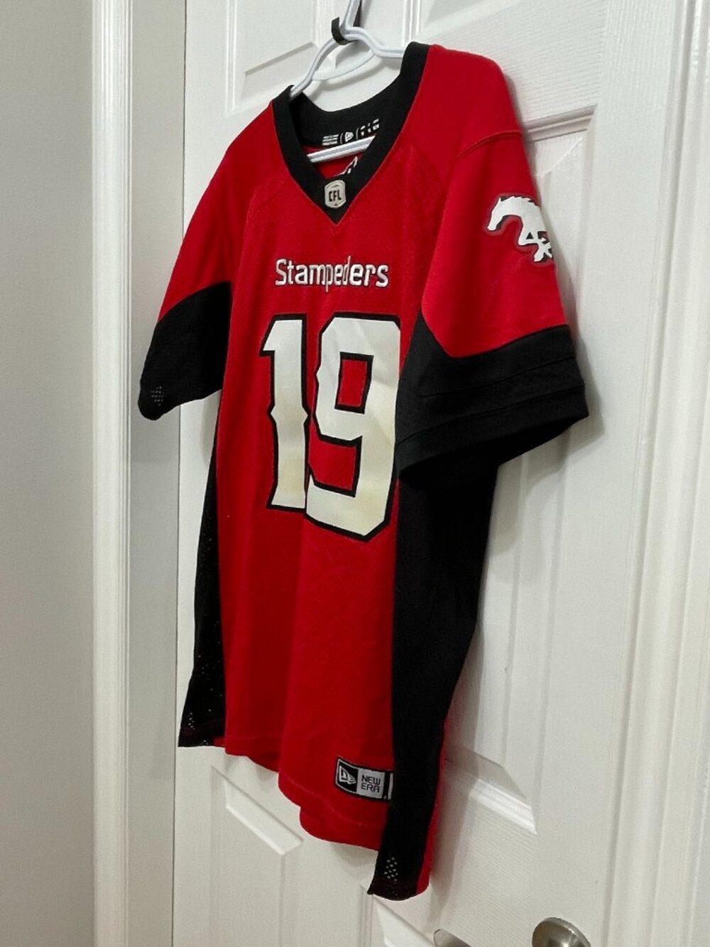 Autographed Bo Levi Mitchell Calgary Stampeders New Era CFL Jersey Medium Signed - Picture 8 of 13